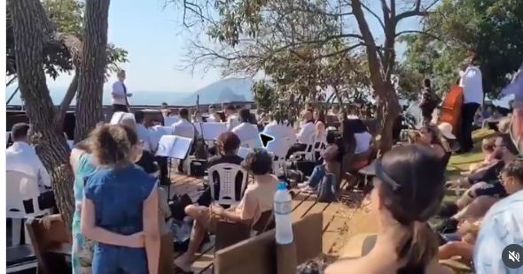 Músicos da Banda Sinfônica se apresentando na Pedra do Índio