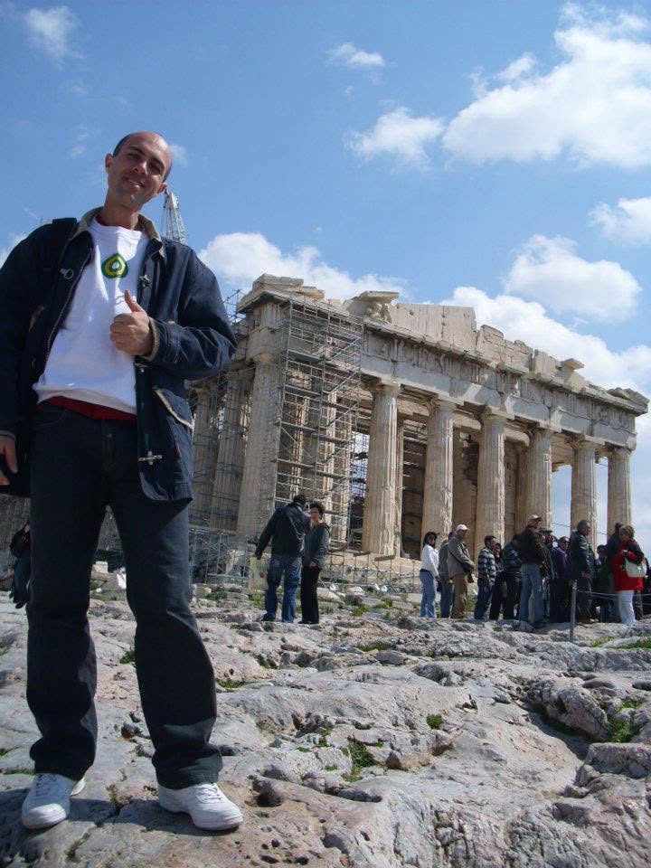 Registro de Elis em uma viagem internacional